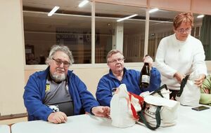 Georges et Cathy heureux de leurs cadeaux