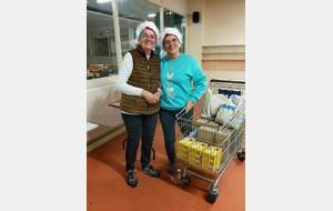 Les mères Noël avec leur "hotte caddy" de cadeaux