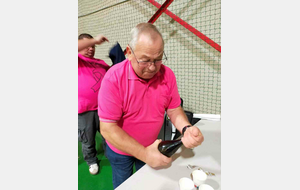 Pierre a gagné une bouteille à la loterie