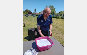 toujours prêt pour faire la vaisselle.